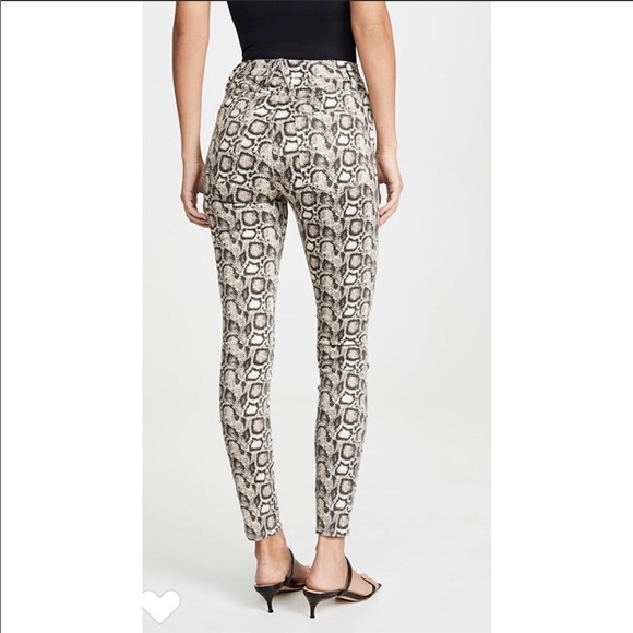 NEW! Good American Good Legs Snakeskin Jeans - Picture 2 of 8